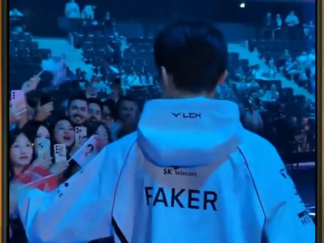  Faker回归赛场，势不可挡首场状态亮眼，拜仁观众沸腾！